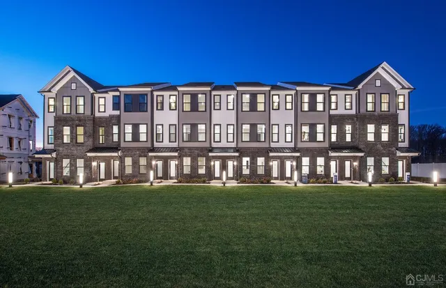 a view of front of a house with a yard