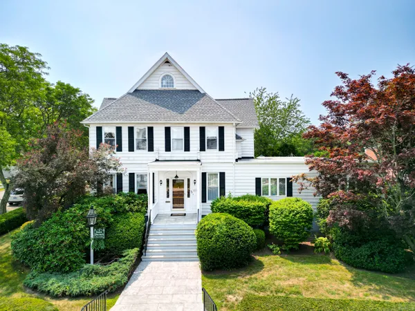 $1,895,000 | 32 East Main Street, Stonington, CT 06355