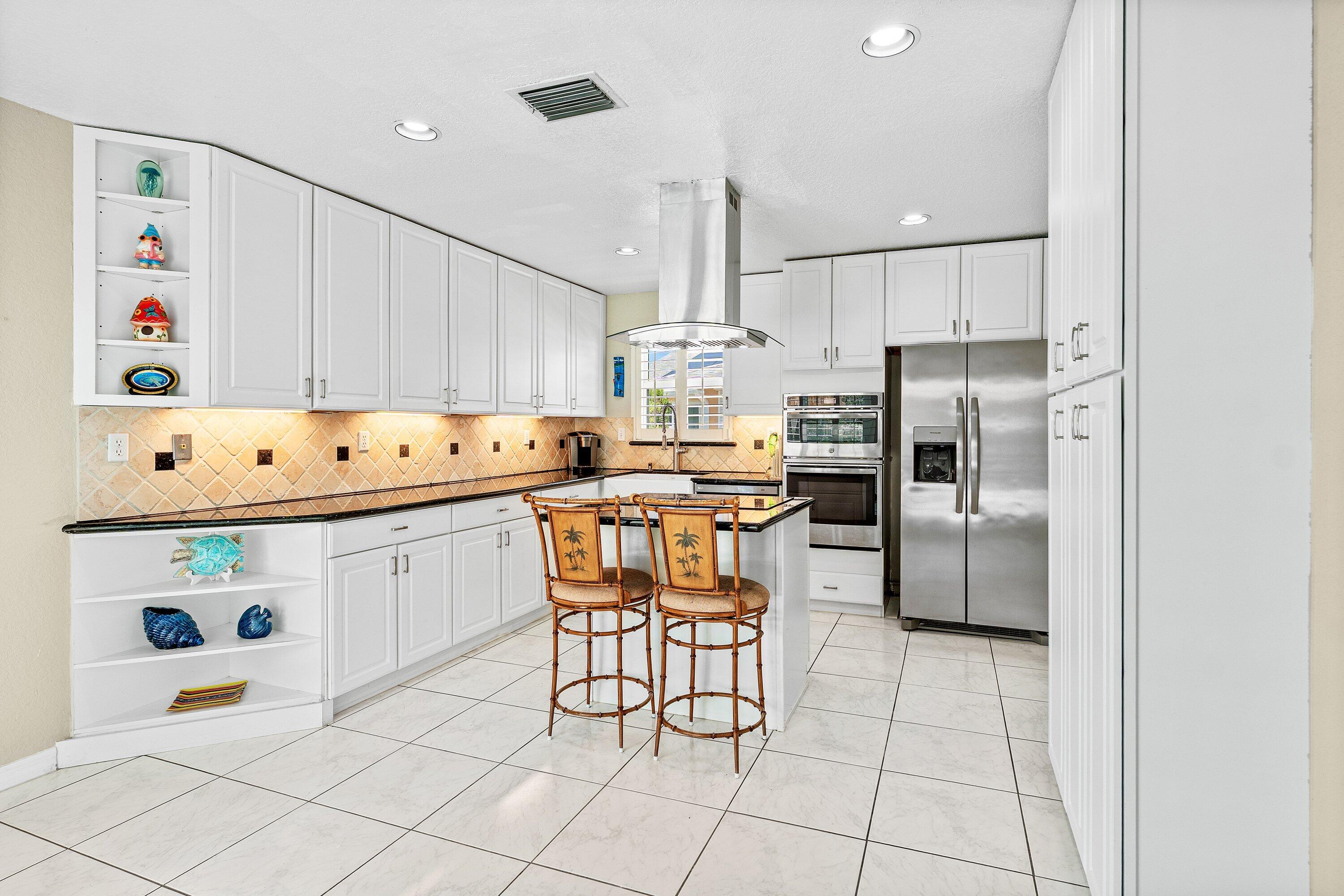 598 West Palmetto Park Road Boca Raton, FL 33486 - Photo 12 of 46 013-598WestPalmettoParkRoad-BocaRaton-FL