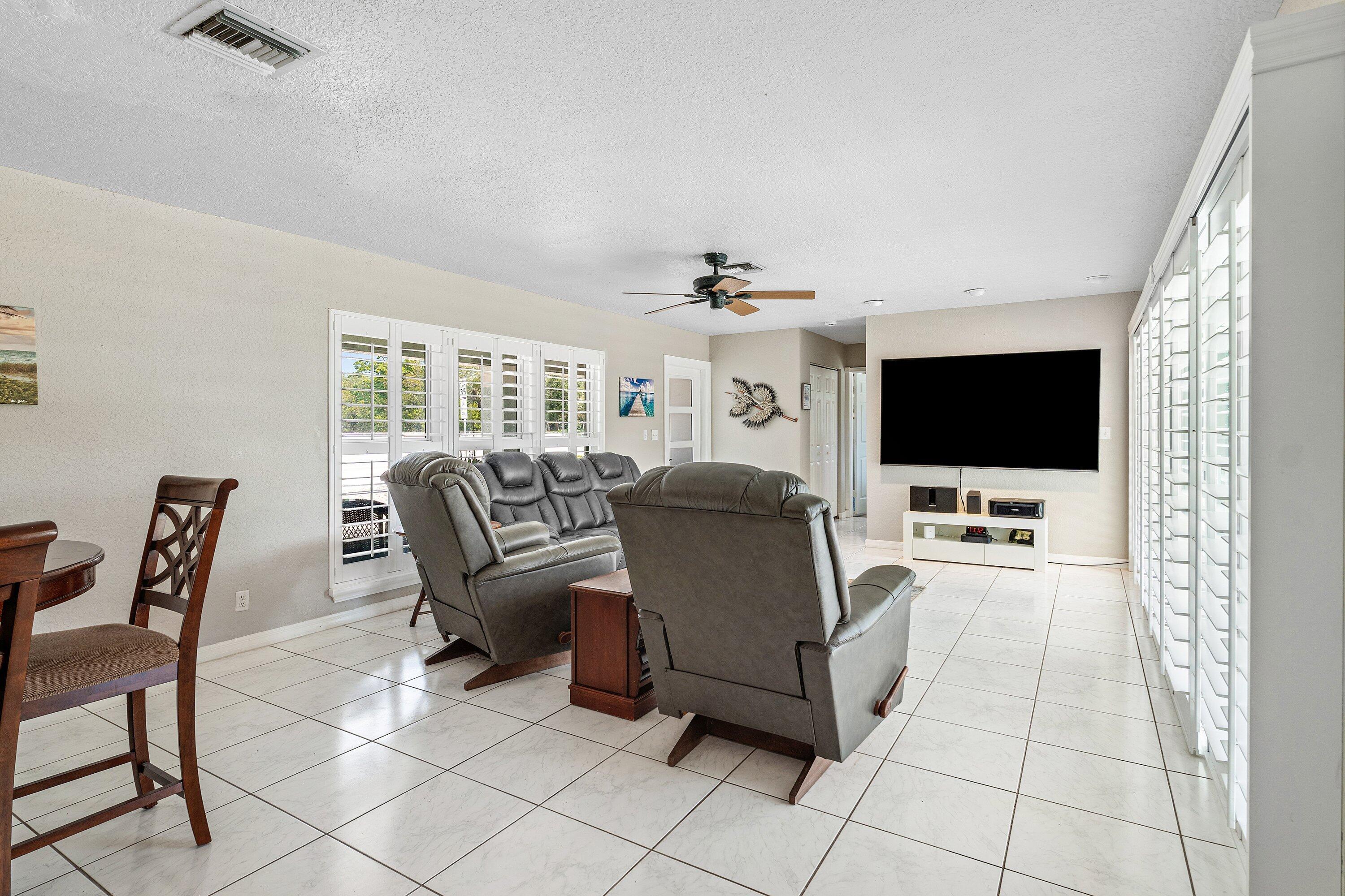 598 West Palmetto Park Road Boca Raton, FL 33486 - Photo 10 of 46 009-598WestPalmettoParkRoad-BocaRaton-FL