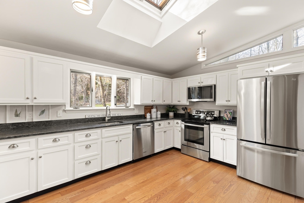 16 Ledgewood Road Manchester, MA 01944 - Photo 13 of 37 Gallery Image 13