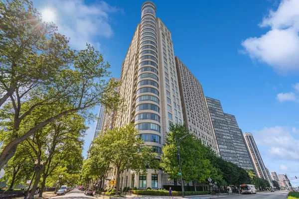 $875,000 | 840 North Lake Shore Drive, Unit 202, Chicago, IL 60611