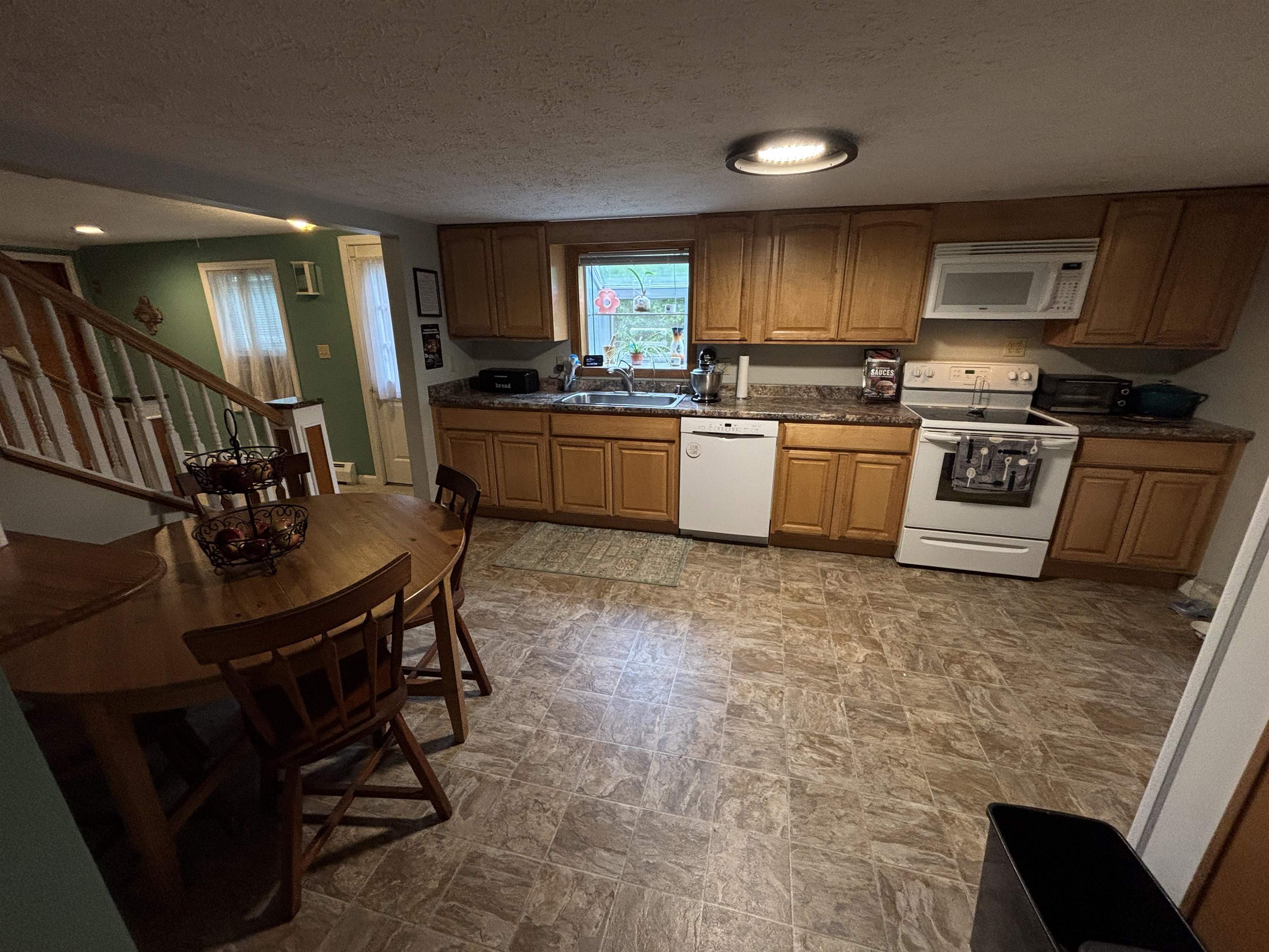 118 Danis Park Road Goffstown, NH 03045 - Photo 9 of 27
