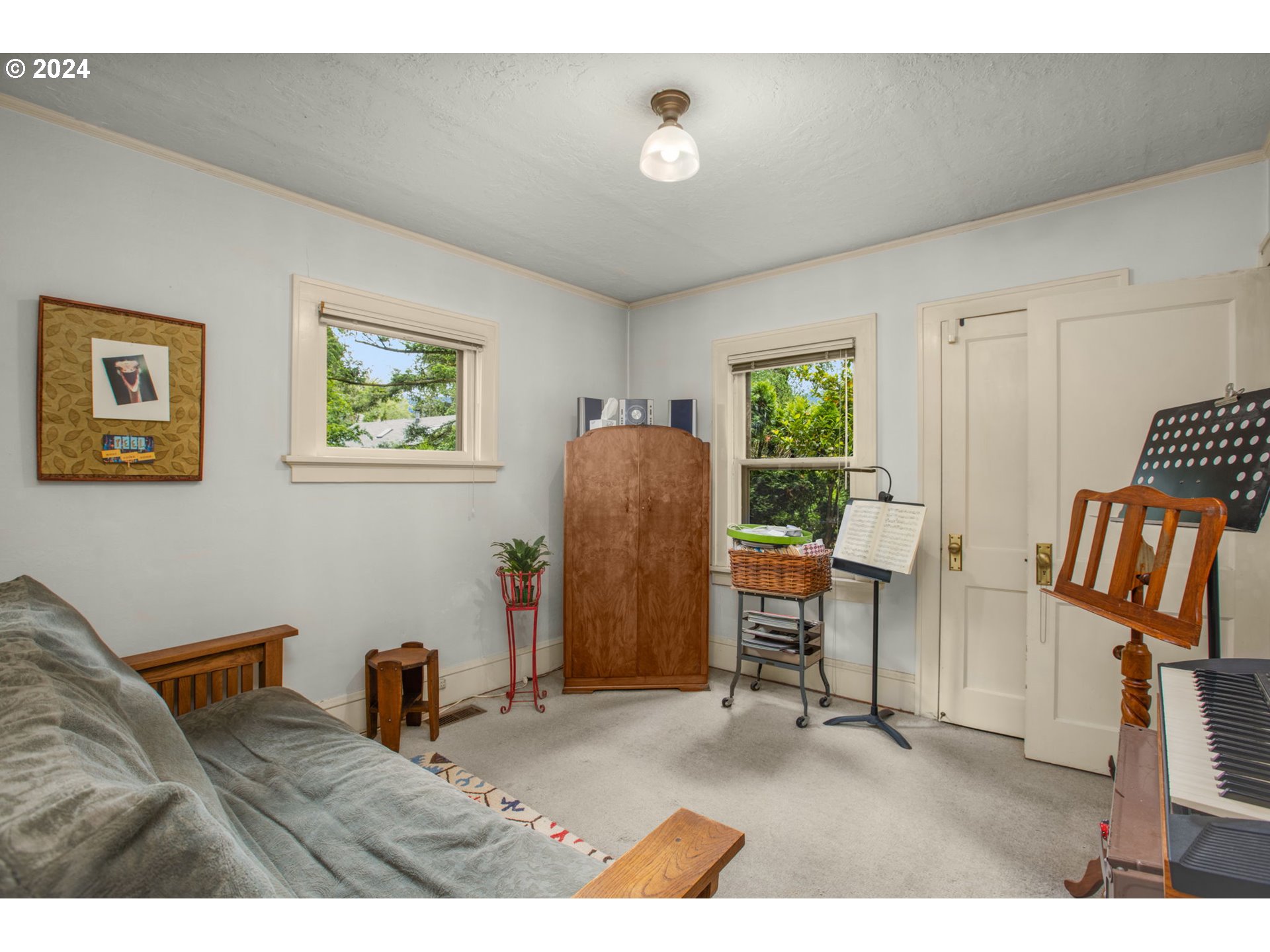 7298 Southwest Capitol Hill Road Portland, OR 97219 - Photo 13 of 17 Bedroom