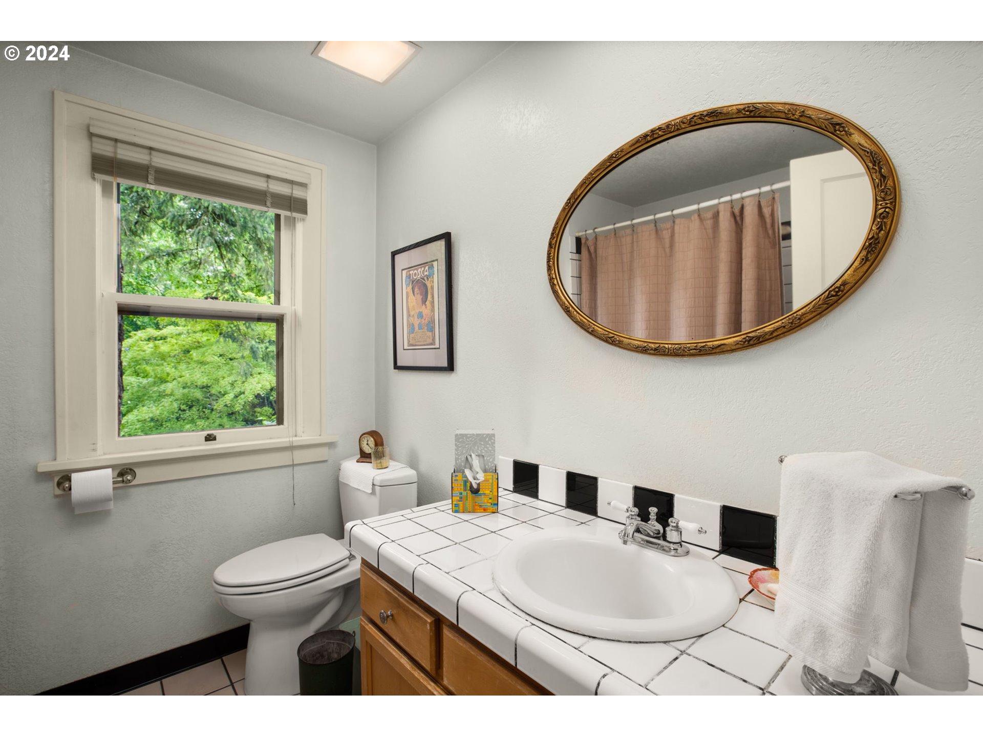 7298 Southwest Capitol Hill Road Portland, OR 97219 - Photo 14 of 17 Bathroom