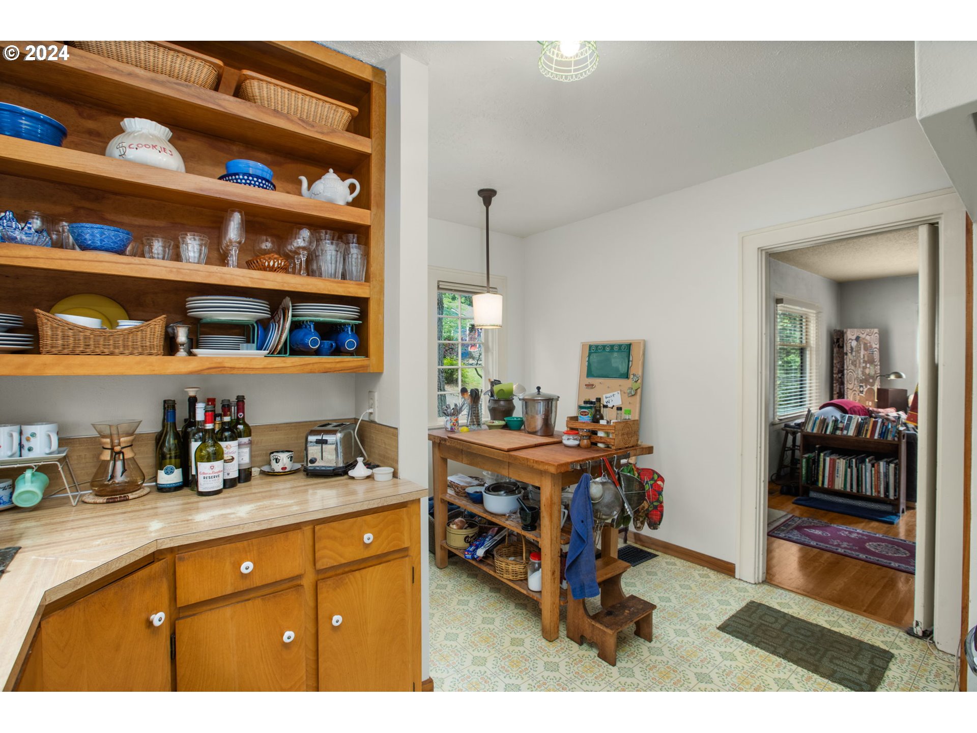 7298 Southwest Capitol Hill Road Portland, OR 97219 - Photo 9 of 17 Kitchen