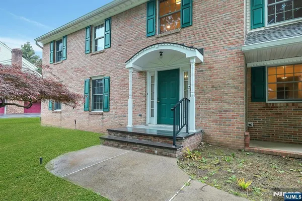 $1,025,000 | 2 Rogers Court, Midland Park, NJ 07432
