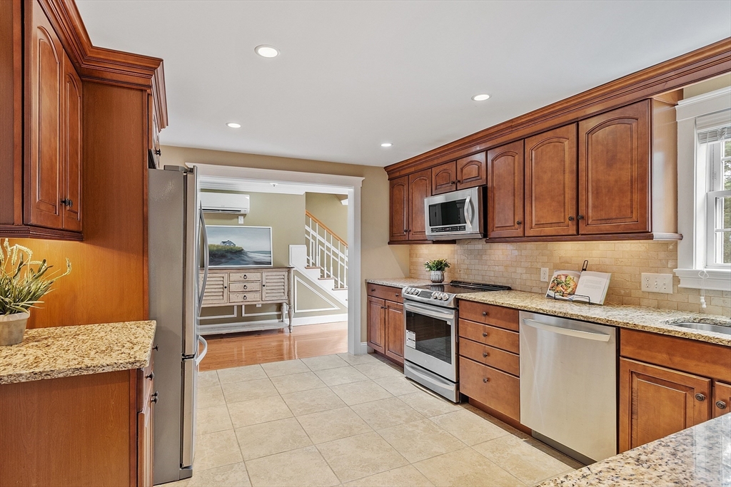 7 Campbell Road Billerica, MA 01821 - Photo 5 of 33 Gallery Image 5