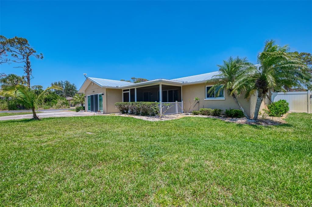 1585 Poinciana Road Venice, FL 34293 - Photo 2 of 65 Gallery Image 2