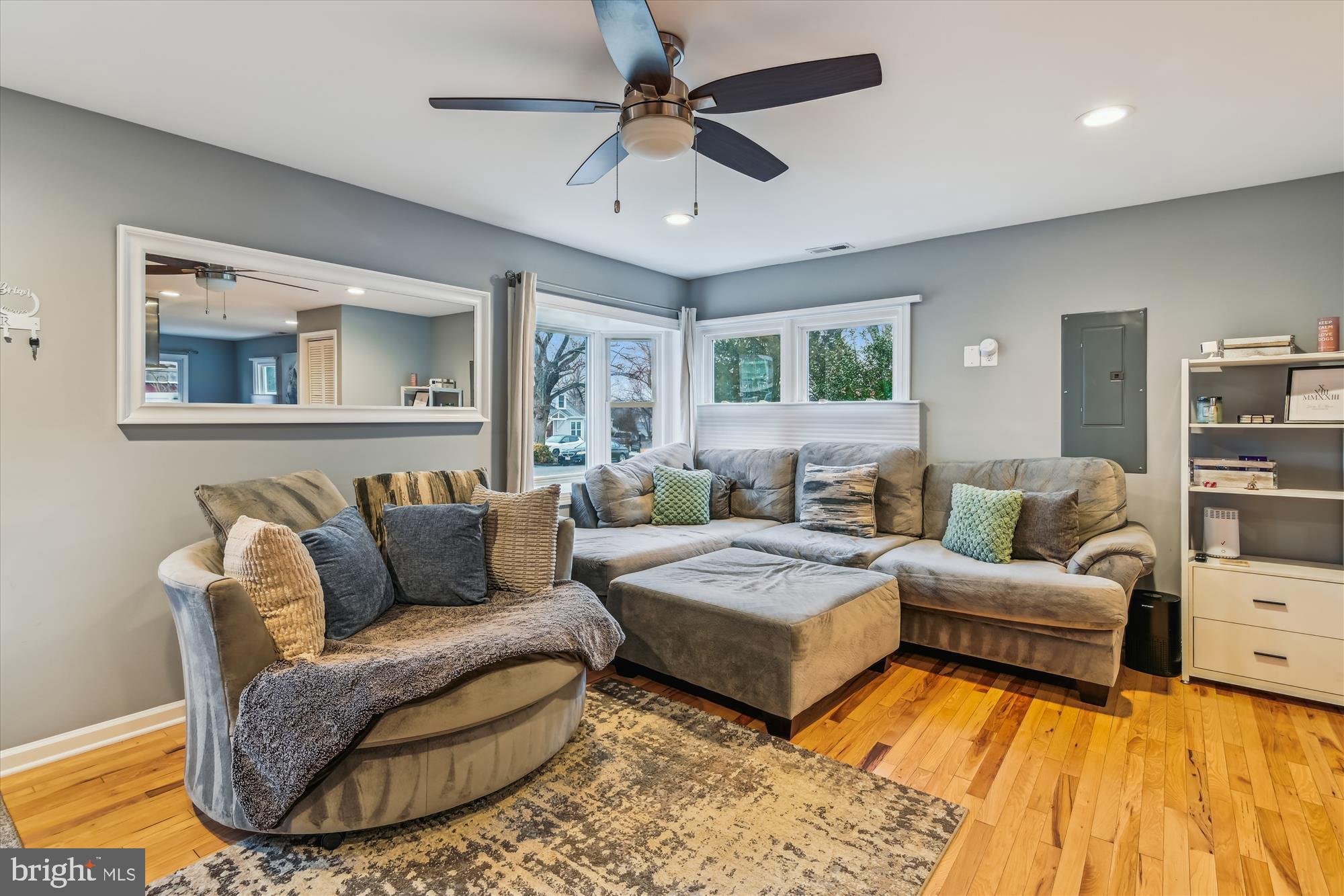 2925 Chestnut Road Edgewater, MD 21037 - Photo 6 of 23 Living Room