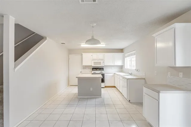 $2,300 | 10104 High Eagle Trail, Fort Worth, TX 76108