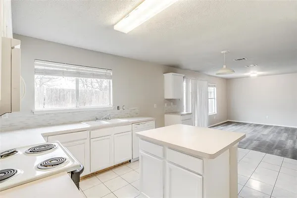 $2,000 | 10104 High Eagle Trail, Fort Worth, TX 76108