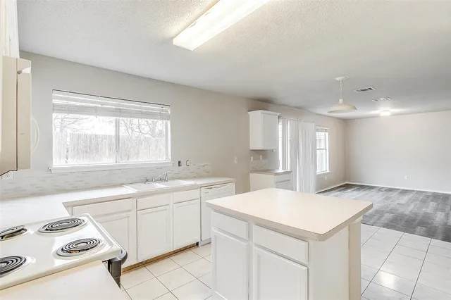 $2,300 | 10104 High Eagle Trail, Fort Worth, TX 76108