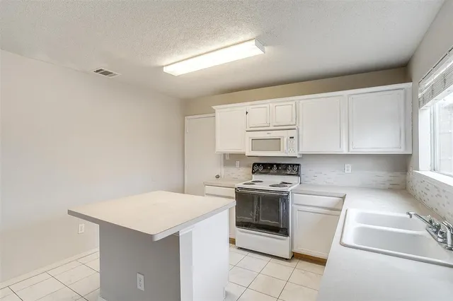 $2,300 | 10104 High Eagle Trail, Fort Worth, TX 76108