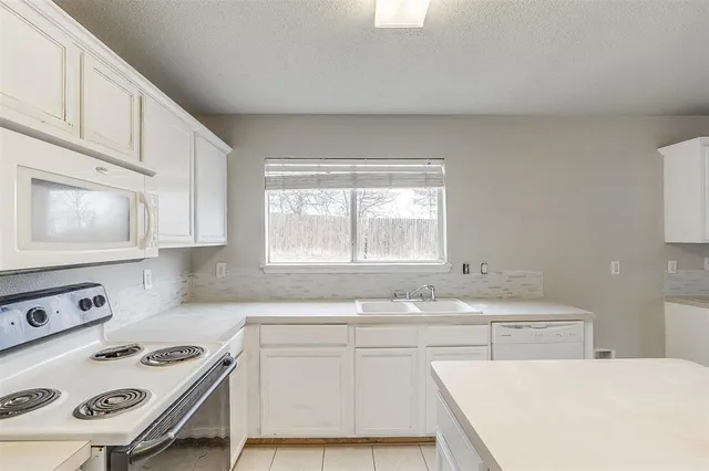 $2,300 | 10104 High Eagle Trail, Fort Worth, TX 76108