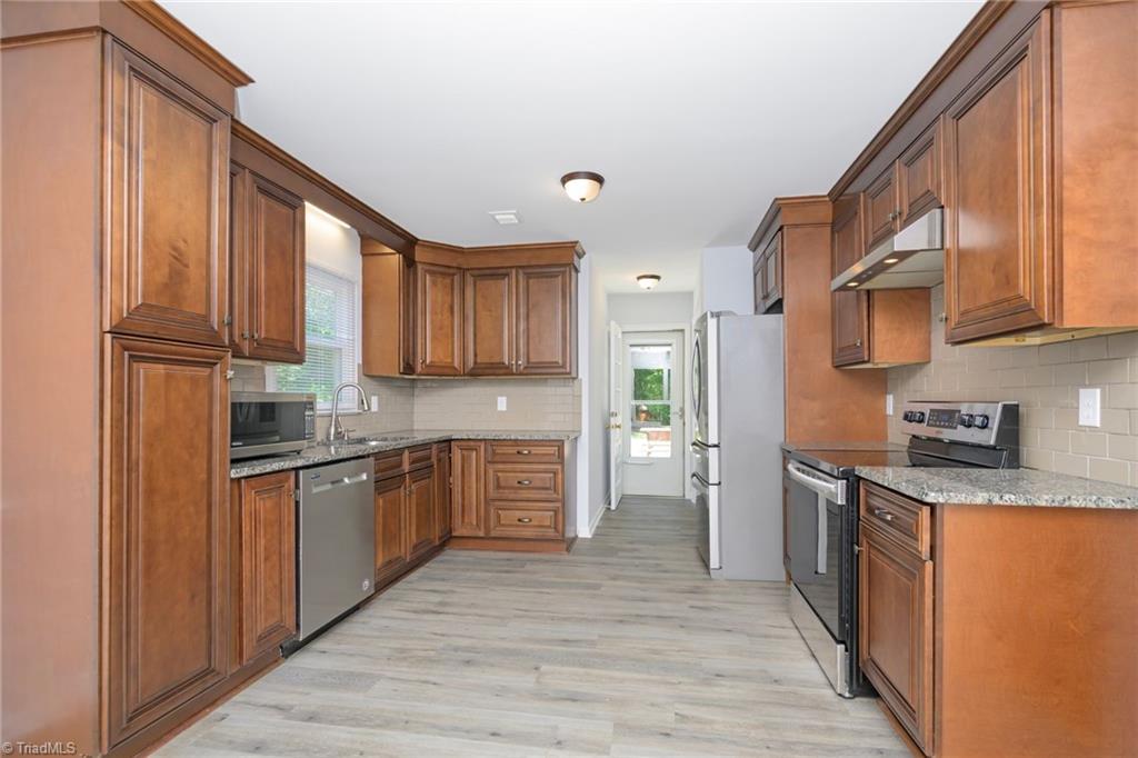 5316 Bracy Ridge Court Pfafftown, NC 27040 - Photo 11 of 48