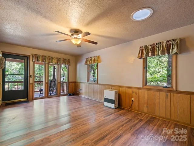 a view of empty room with window