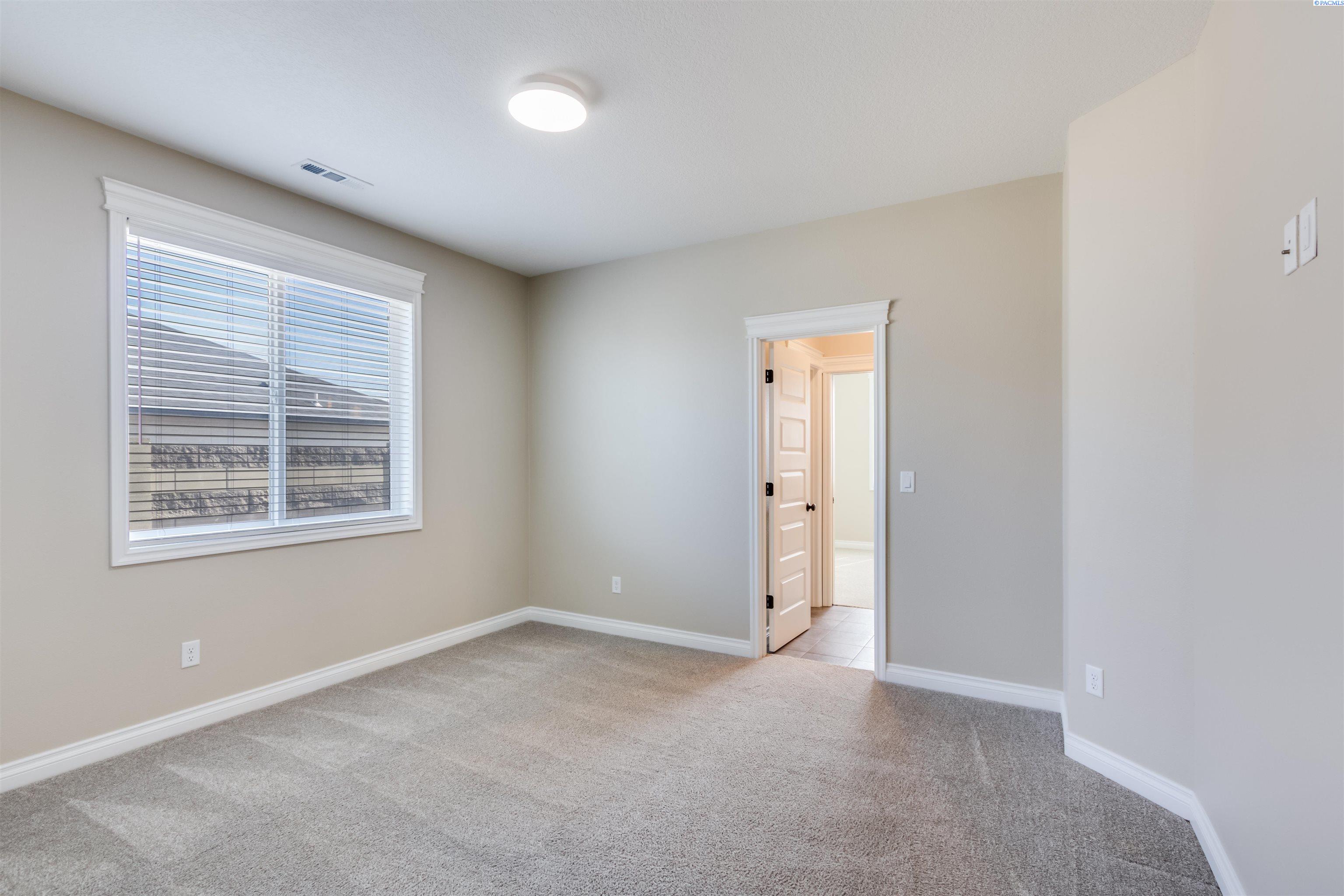 86705 Sagebrush Road Kennewick, WA 99338 - Photo 30 of 41 Gallery Image 30