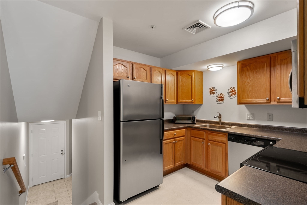 2 Duck Pond Road, Unit 127 Beverly, MA 01915 - Photo 10 of 22 Gallery Image 10