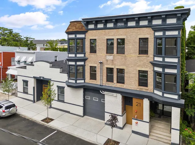 $2,400 | 21 West 20th Street, Unit 102, Bayonne, NJ 07002