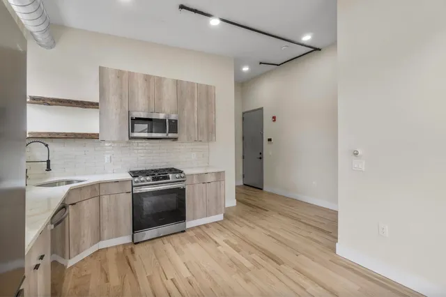 $2,400 | 21 West 20th Street, Unit 102, Bayonne, NJ 07002