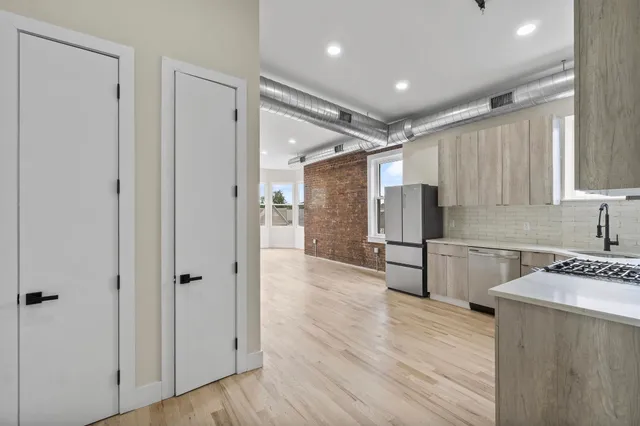 $2,400 | 21 West 20th Street, Unit 102, Bayonne, NJ 07002