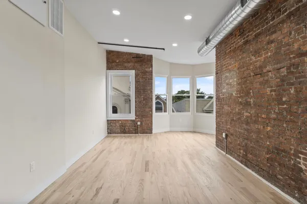 $2,150 | 21 West 20th Street, Unit 102, Bayonne, NJ 07002