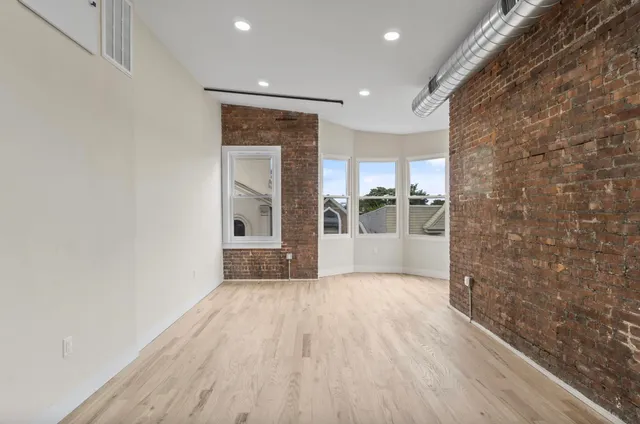 $2,400 | 21 West 20th Street, Unit 102, Bayonne, NJ 07002