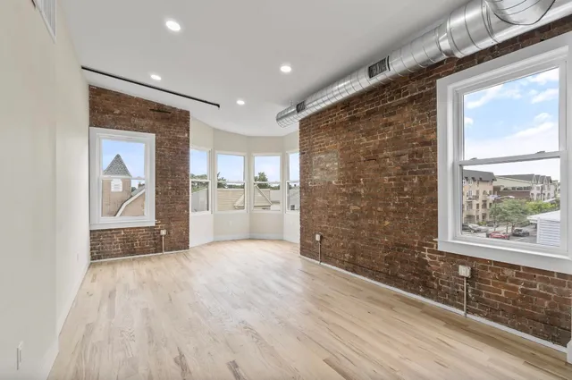 $2,400 | 21 West 20th Street, Unit 102, Bayonne, NJ 07002