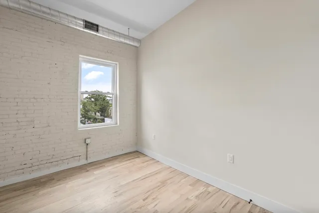 $2,400 | 21 West 20th Street, Unit 102, Bayonne, NJ 07002