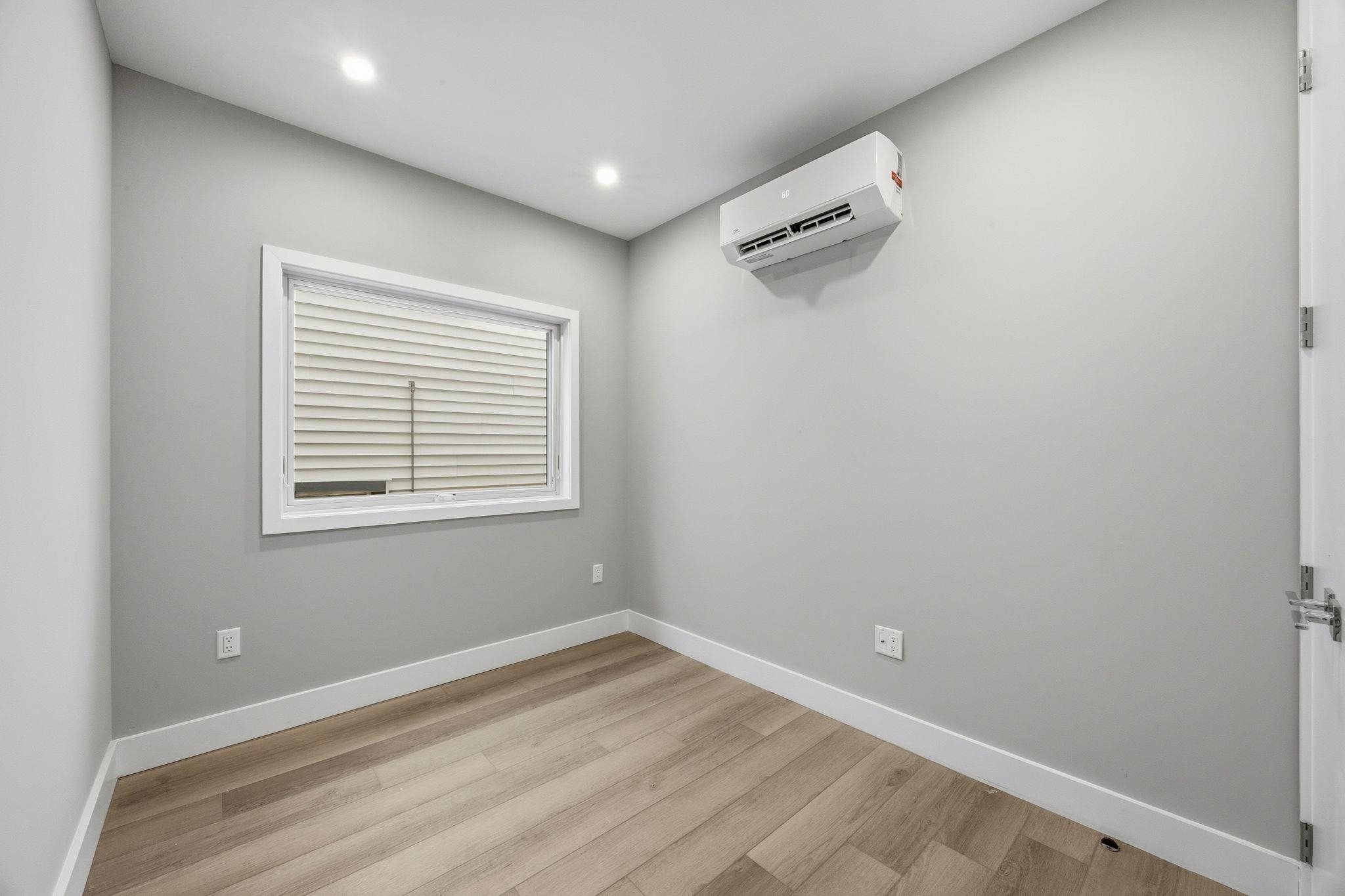 77 Van Reypen Street, Unit 3 Jersey City, NJ 07306 - Photo 7 of 23 an empty room with a window