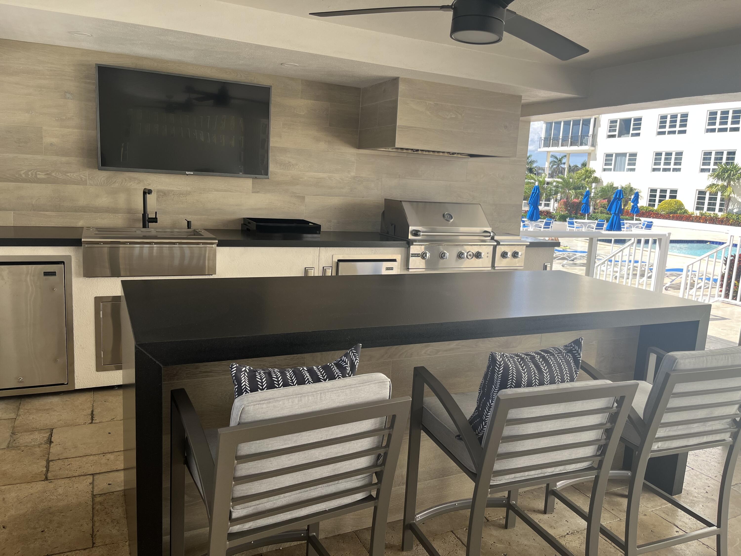 50 E Road, Unit 11D Delray Beach, FL 33483 - Photo 74 of 74 Island Bar