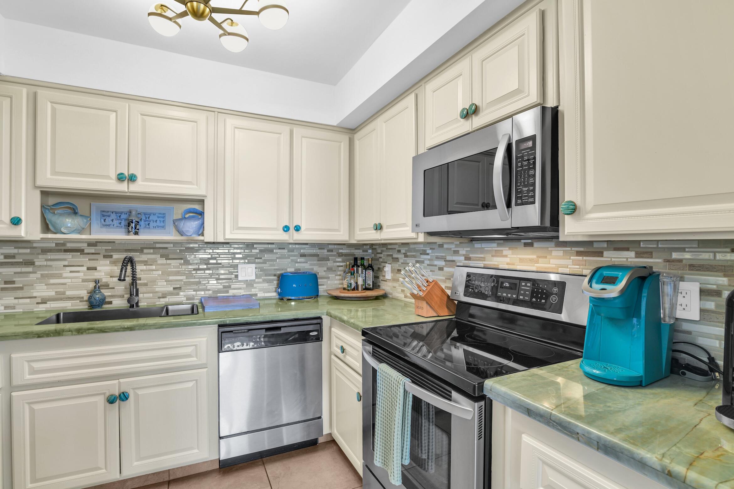 50 E Road, Unit 11D Delray Beach, FL 33483 - Photo 9 of 74 Kitchen