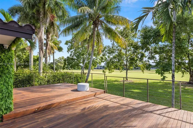 a view of a yard with palm trees