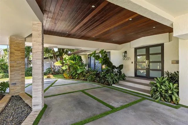 $1,595,000 | 19035 East St Andrews Drive, Hialeah, FL 33015