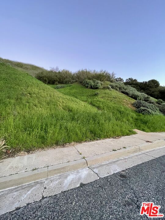 27306 Oak Summit Road Agoura Hills, CA 91301 - Photo 5 of 12