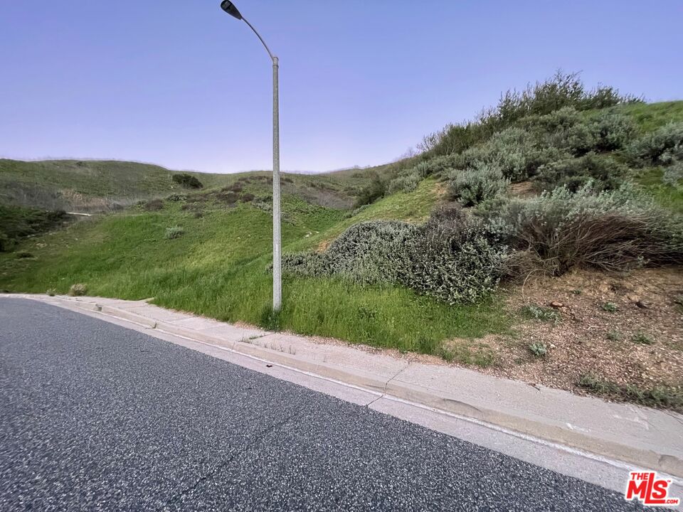 27306 Oak Summit Road Agoura Hills, CA 91301 - Photo 7 of 12