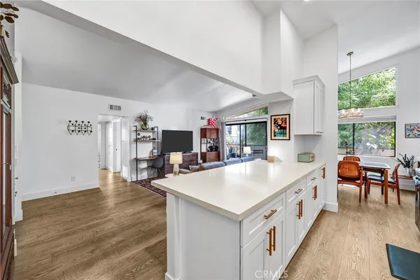 $599,000 | 5805 Whitsett Avenue, Unit 201, Valley Village, CA 91607