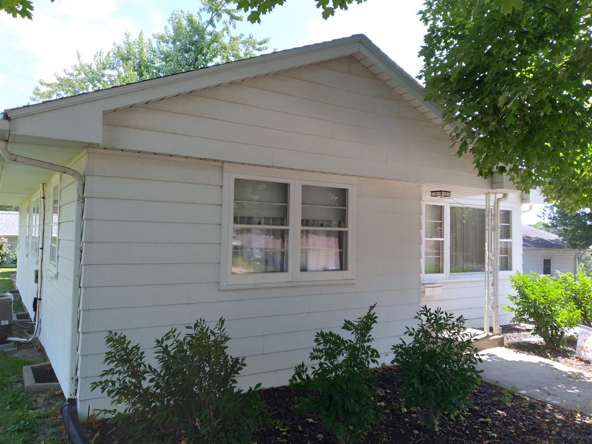 259 Ruth Place Clinton, IA 52732 - Photo 2 of 25 Gallery Image 2