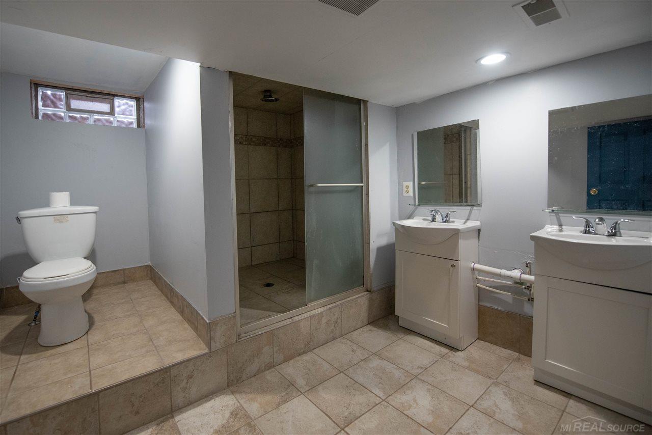 21175 Behrendt Avenue Warren, MI 48091 - Photo 27 of 37