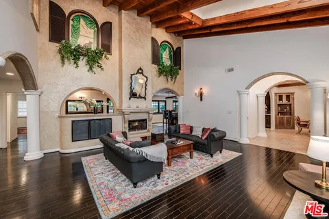 $2,995,000 | 4063 Benedict Canyon Drive, Sherman Oaks, CA 91423