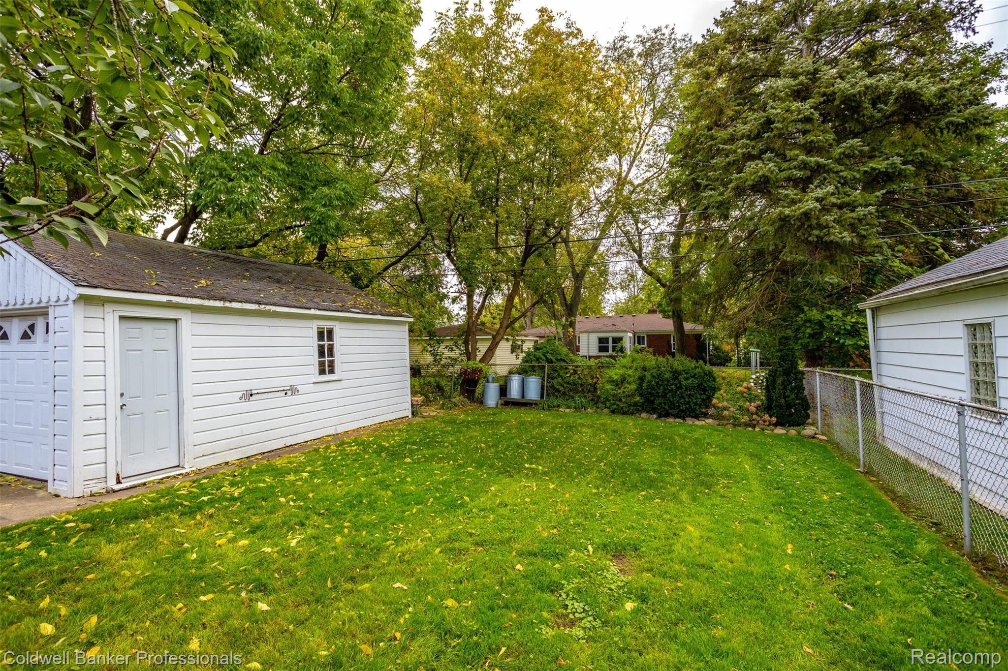 15074 Charles R Avenue Eastpointe, MI 48021 - Photo 51 of 55 15074 Charles R S005.jpg