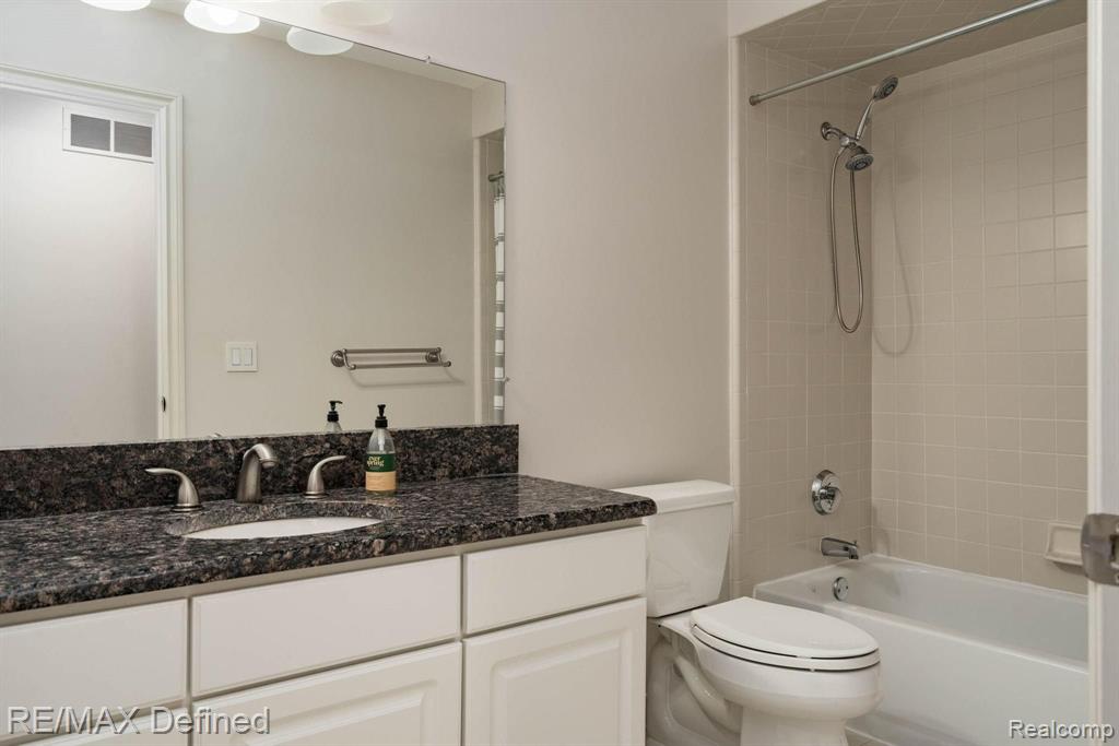 6566 Chatham Circle Rochester Hills, MI 48306 - Photo 36 of 50