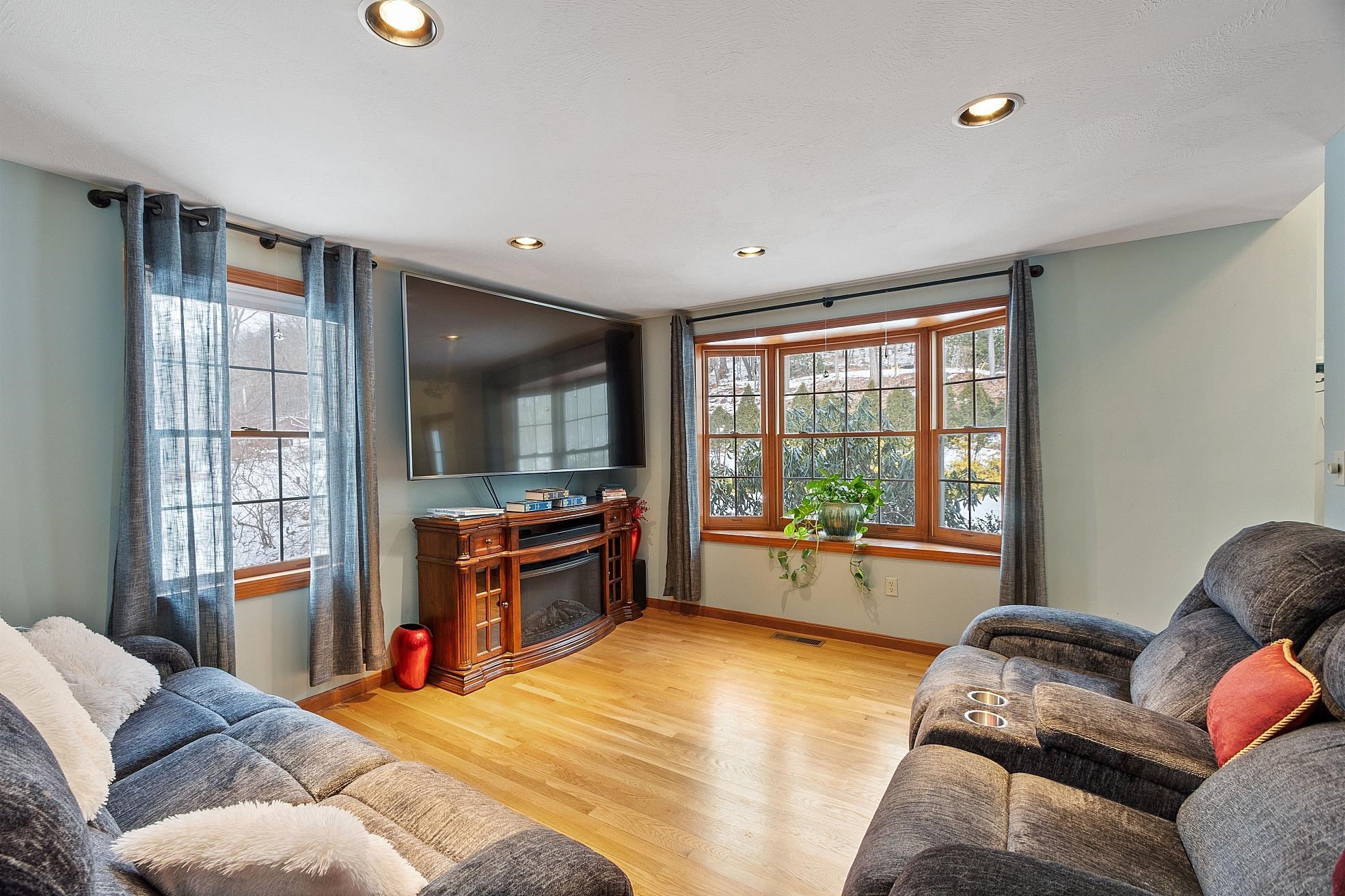 254 South Road Kensington, NH 03833 - Photo 14 of 46