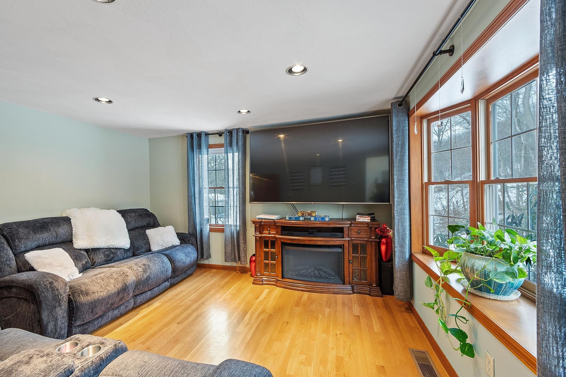 254 South Road Kensington, NH 03833 - Photo 15 of 46