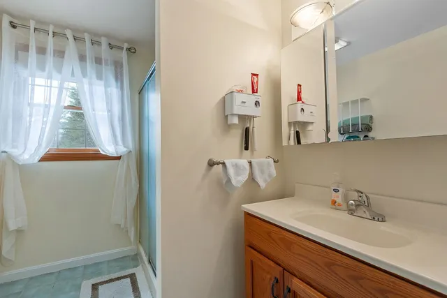 $749,900 | 254 South Road, Kensington, NH 03833