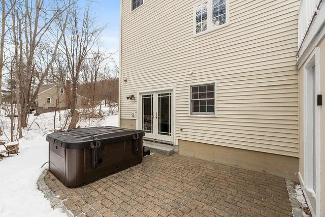 $749,900 | 254 South Road, Kensington, NH 03833