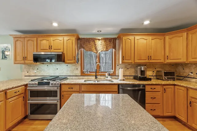 $739,900 | 254 South Road, Kensington, NH 03833