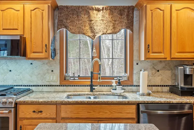 $739,900 | 254 South Road, Kensington, NH 03833