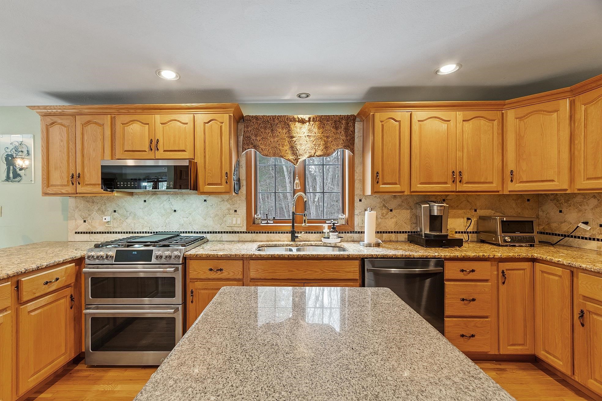 254 South Road Kensington, NH 03833 - Photo 5 of 46